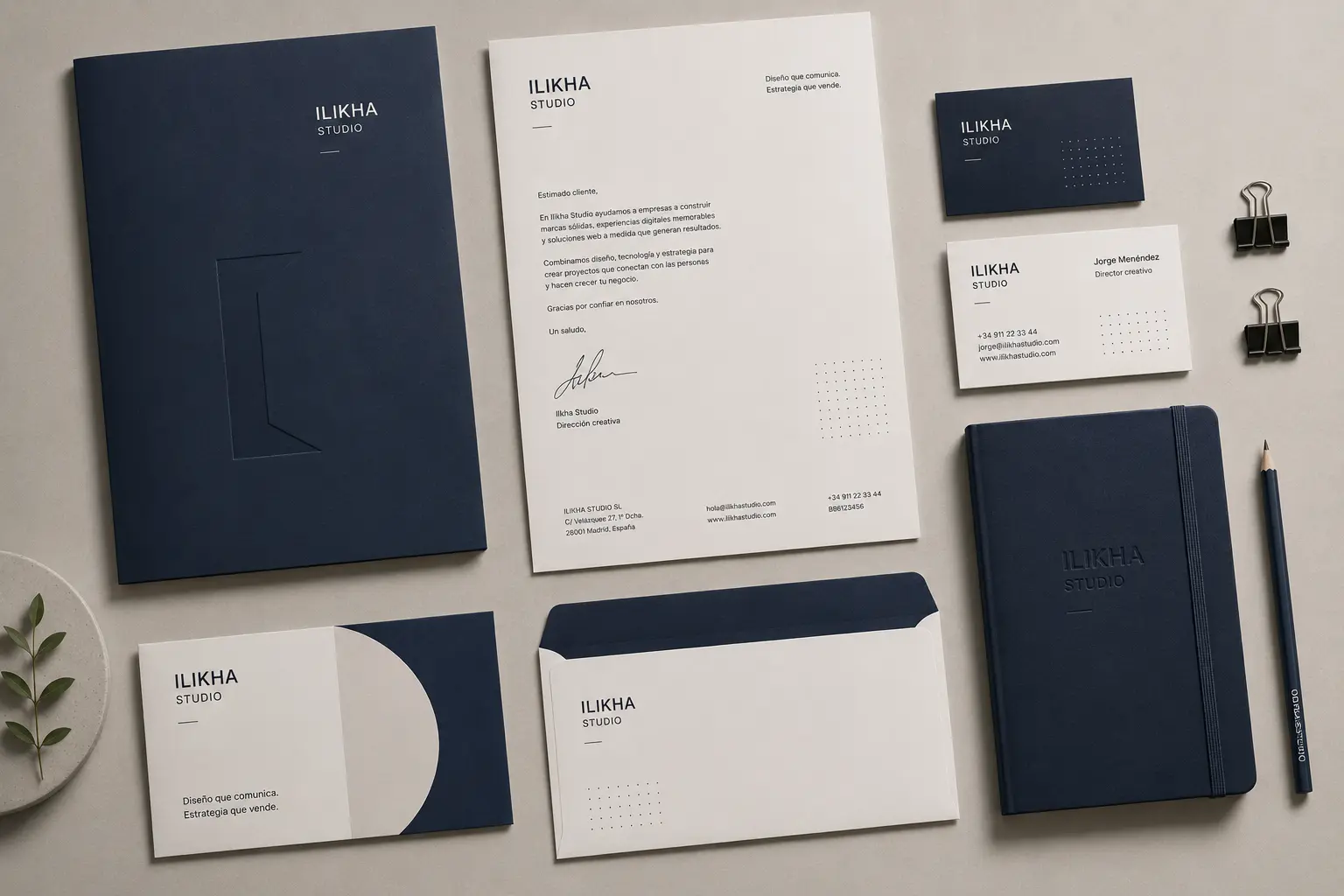 Tarjetas de visita y documentación corporativa con identidad de marca